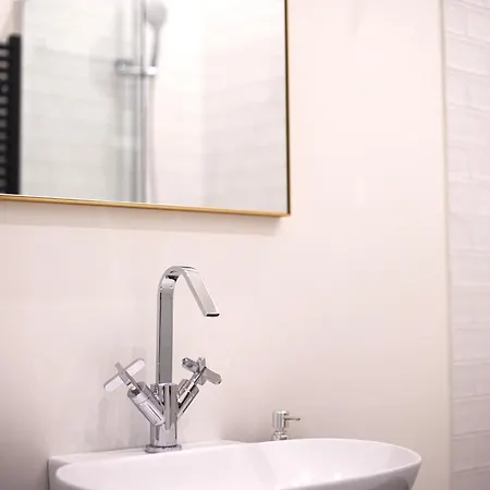 Apartment Just Urban - Chic & Stylish In Center - 1 Min M2 Metro *