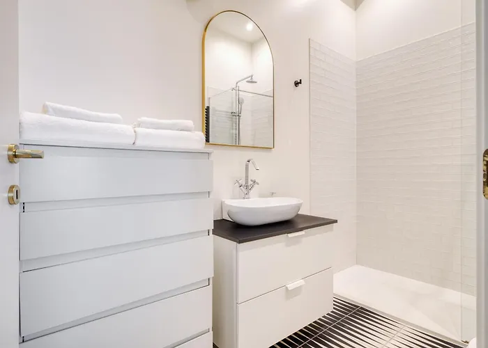 Just Urban Stays - Chic & Stylish Apt In City Center - 1 Min M2 Metro Apartament